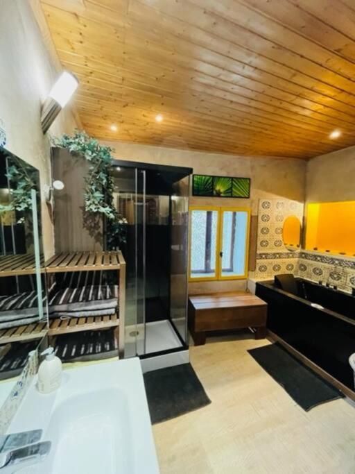 Maison De Village, Jacuzzi, Salle Cinema Valencin Exterior foto
